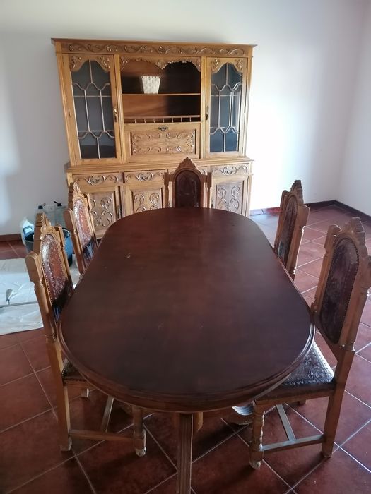Ofereço móvel  de sala antigo.