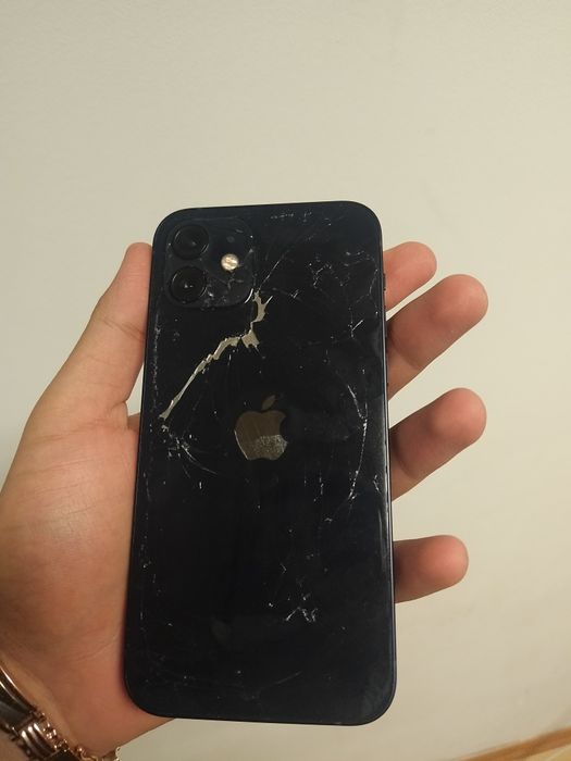 iPhone 12  64GB  Bat 80%
