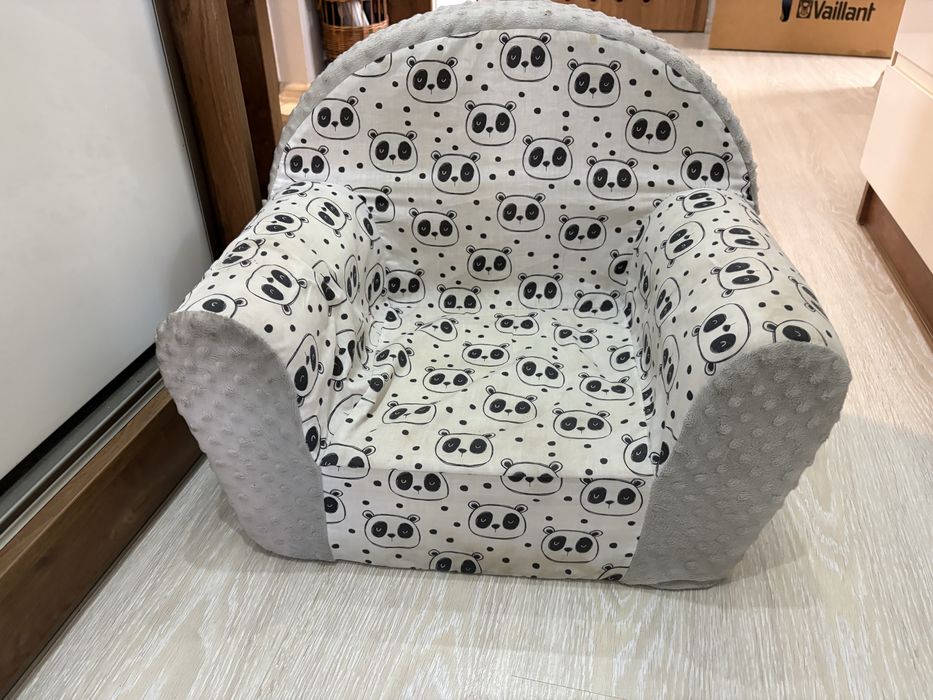 Piankowy fotel dla dziecka