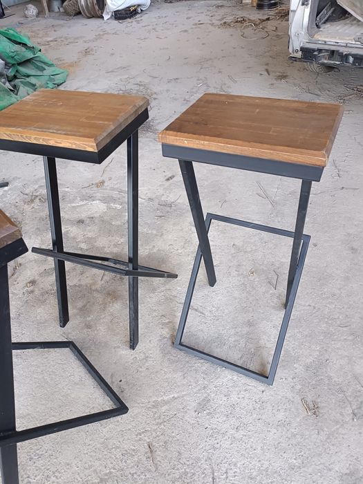 Металеві лавки , стільці