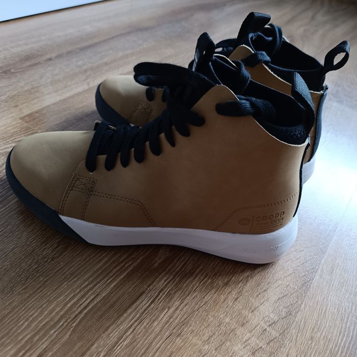 Skórzane sneakersy nowe nie używane skóra naturalna rozmiar 42 Cropp b