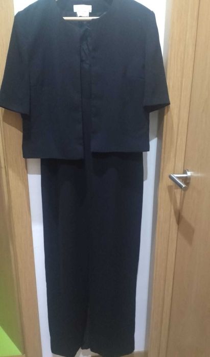 Conjunto vestido e casaco em cor preta