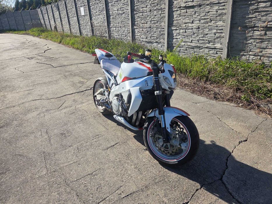 Yamaha Yzf750r naked