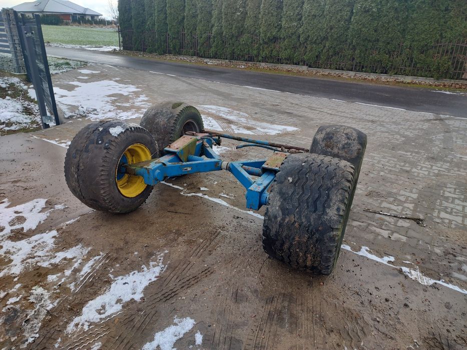 Tandem podwozie Skrętna oś przyczepy beczki dłużyca