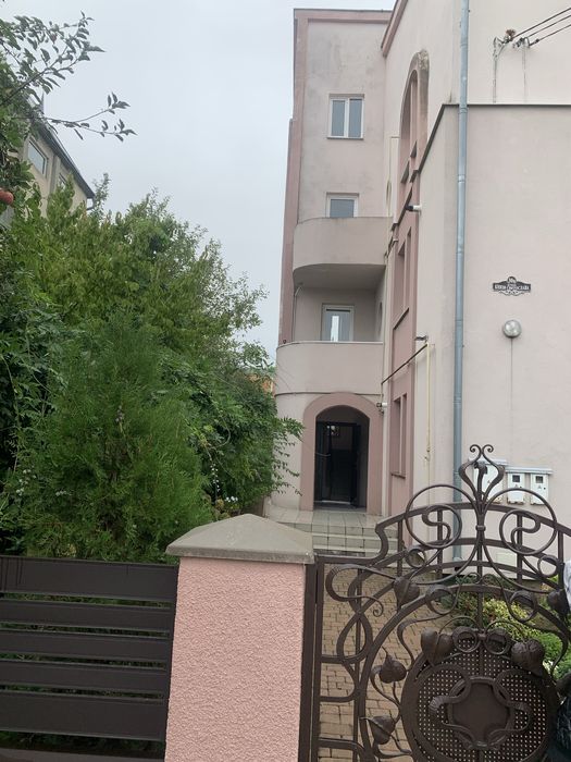 Продається квартира в котеджному будинку