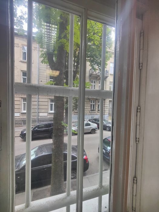 Оренда Офіс Антоновича ( Коновальця) 100 м.кв, 4 Зали,ц 500 у.о