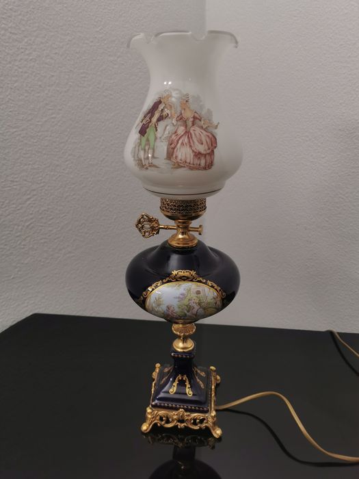 Candeeiro Vintage em Porcelana Azul Cobalto – Estilo Rococó