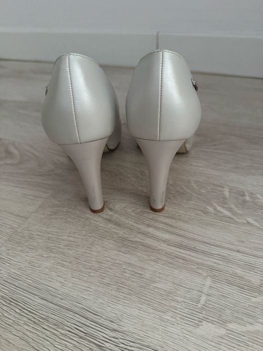 Buty na obcasie 38