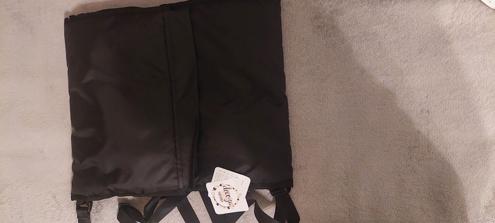 Продам дитячий столік в авто