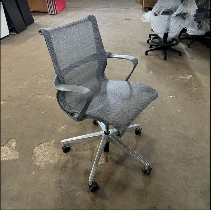 Cadeira modelo SETU da Herman Miller