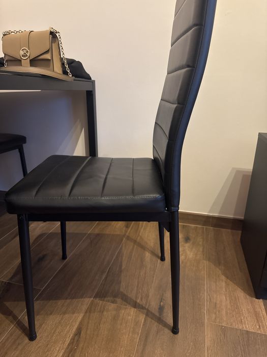 Conjunto de mesa com cadeiras