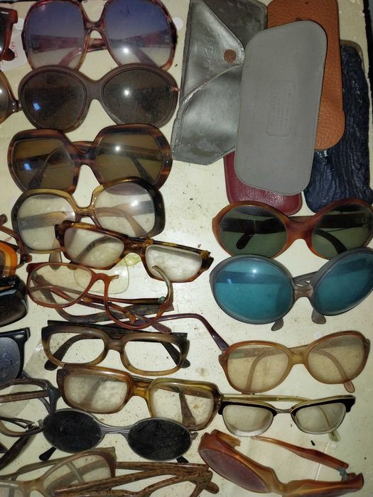 coleção de cerca de 100 óculos do século XX, com algumas relíquias