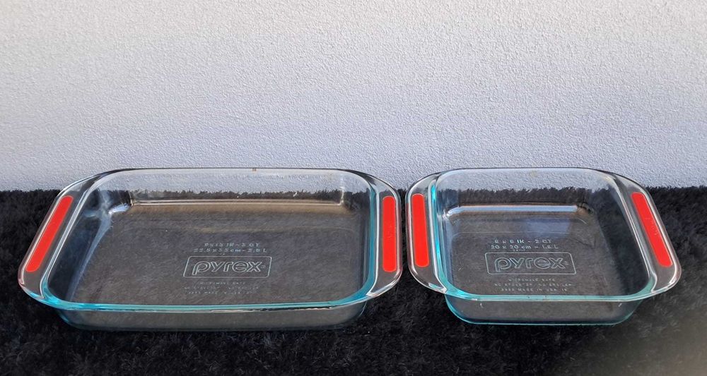 Lote utensílios de cozinha em vidro: Pyrex + espremedor citrinos + manteigueira