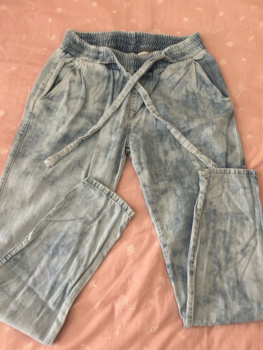 Roupa - calças de ganga