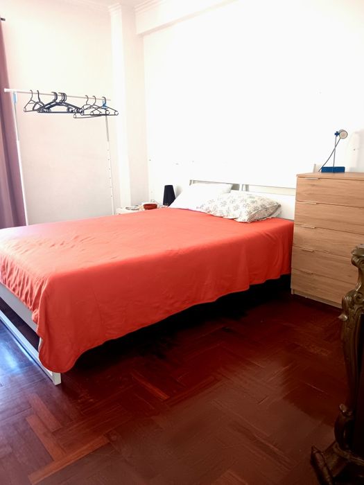 Quarto na Moita solteiro ou casal.