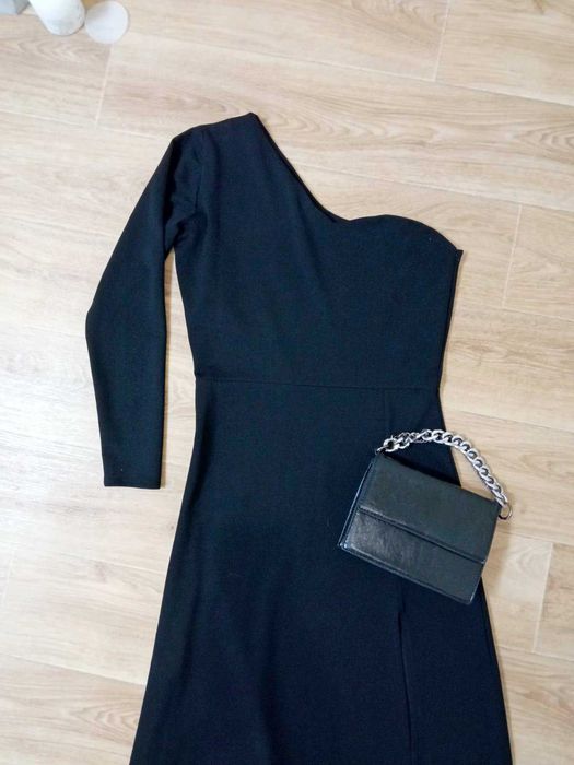 Чорна сукня з розрізом р.48-50