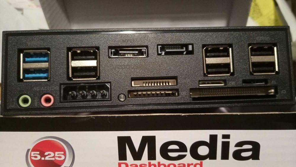 5,25" передняя панель для ПК / USB 3.0 + USB 2.0 + SATA + Card Reader