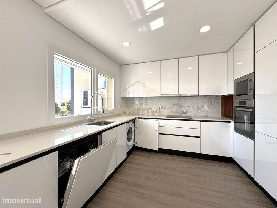 T3 em Santa Marta do Pinhal | Suite, 2 varandas e zona social de 31 m2