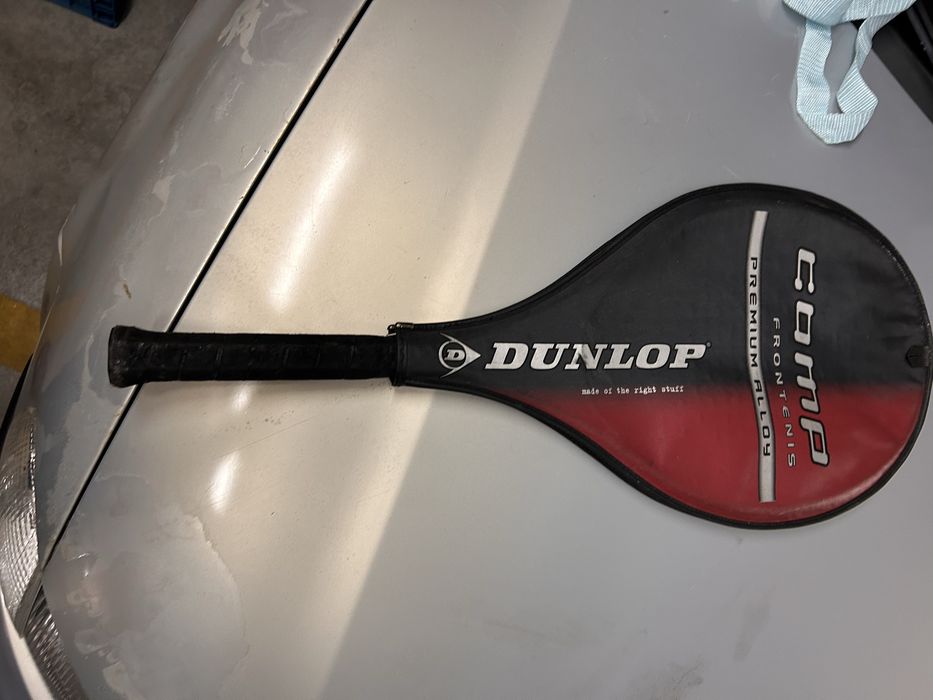 Raquete de tenis nova