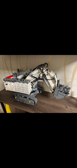 Lego Titanic, Land Rover Liebherr, Back to the Future,CAT, кран