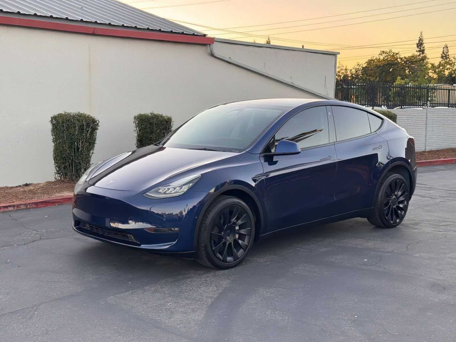 Tesla Model Y      2021