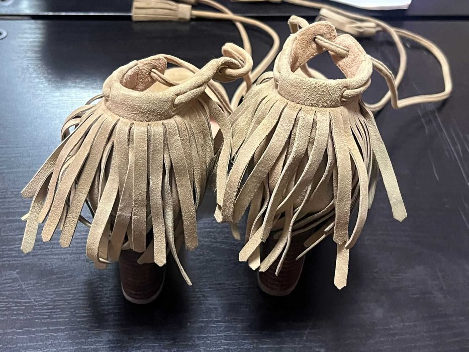 Sapatos usados como novos