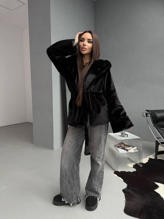 Шуба мутон з капюшоном зимова