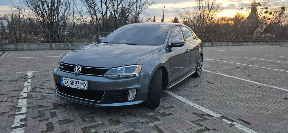 Продам Volkswagen Jetta JLI  2012