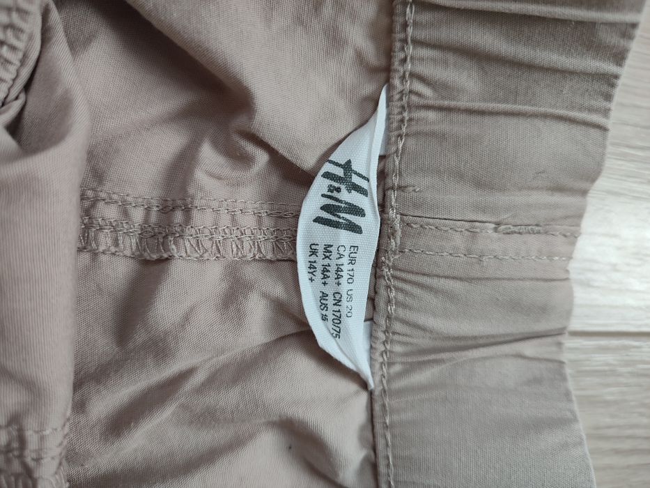 Krótkie beżowe spodenki H&M 170