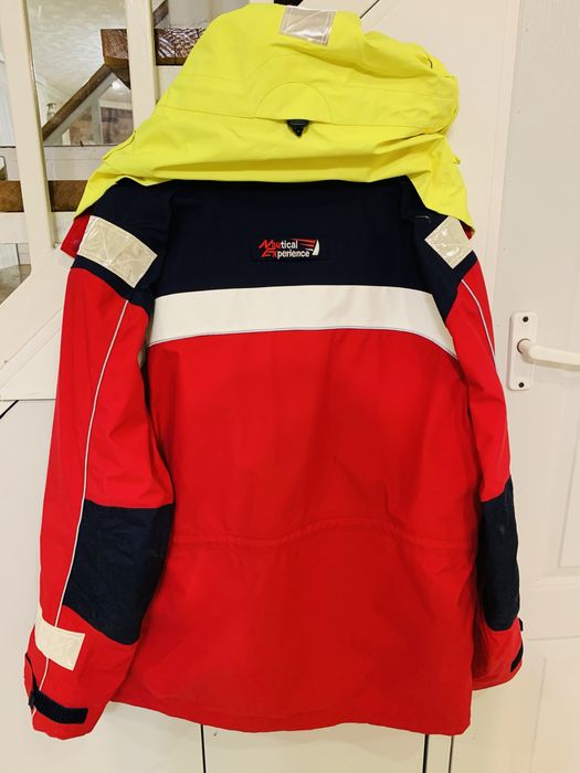 водонепроникна куртка.