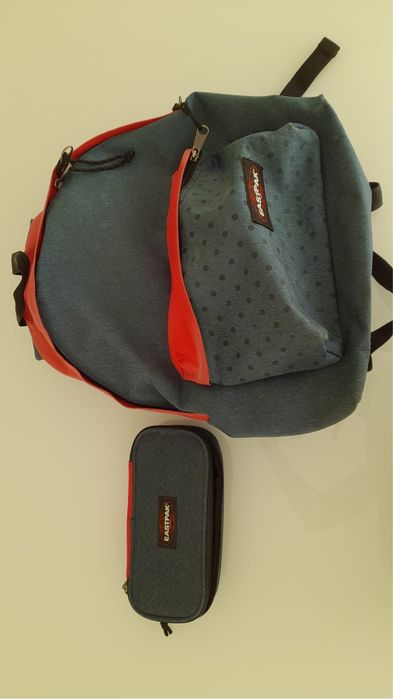 Mochila e estojo eastpak