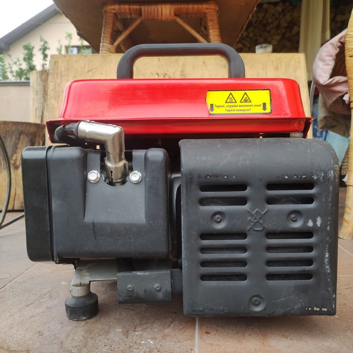 Продам бензогенератор FEG 6502 800вт