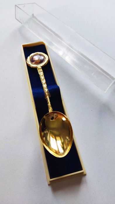 Pozłacana łyżeczka pamiątkowa ze Świętym Janem Pawłem II