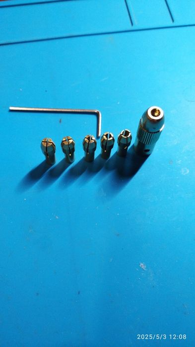 Цанговый патрон для мини дрели или дремела.