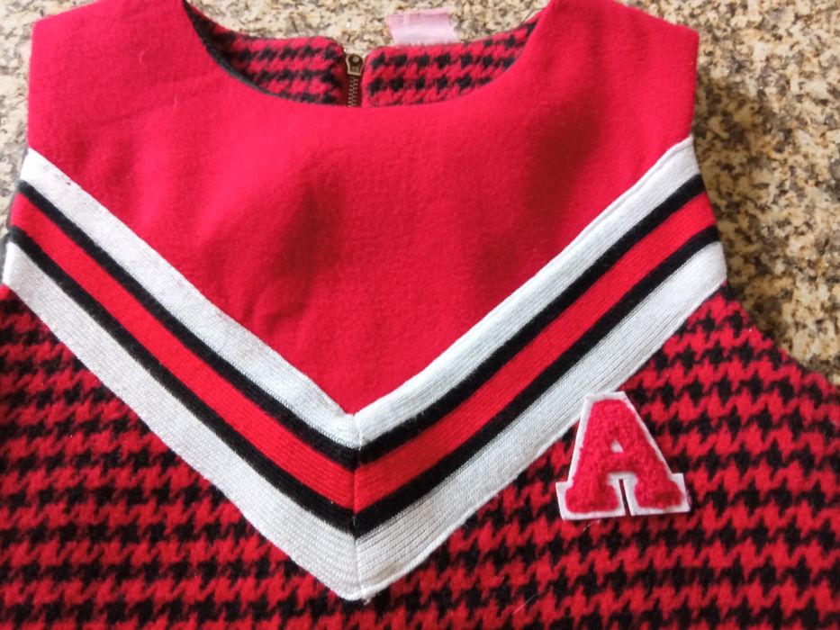 Vestido sem mangas de menina