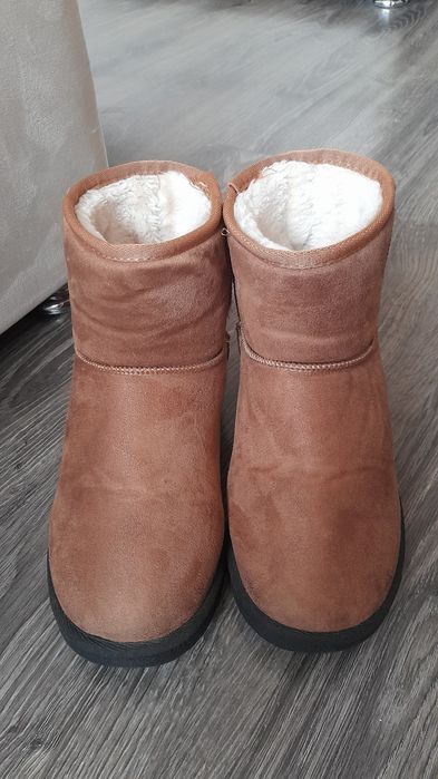 Уги зимові коричневого кольору