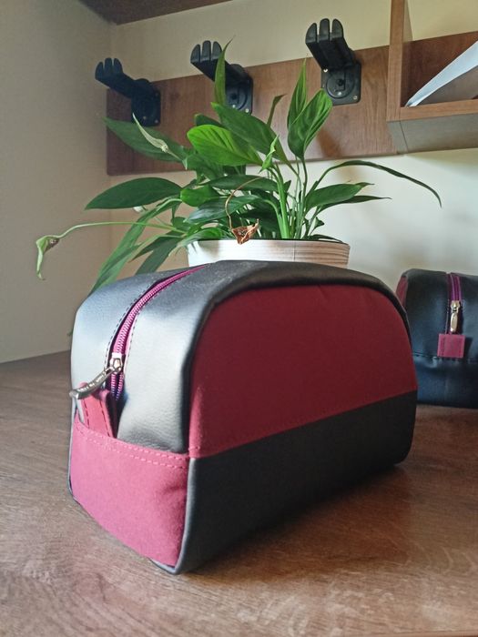 Kosmetyczka wodoodporna solidna