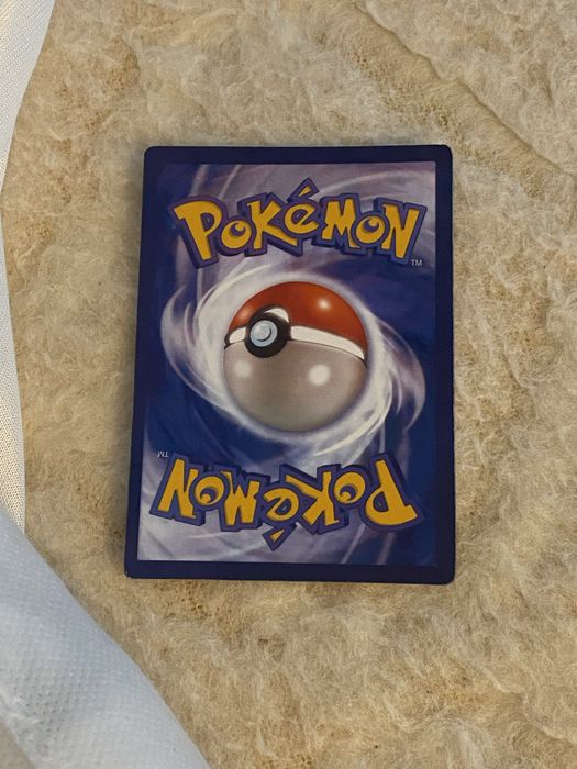 Mew Vmax (Fusion Strike) with two illusion versions.64563994908417121