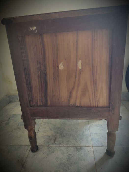 Mesinha cabeceira madeira, única