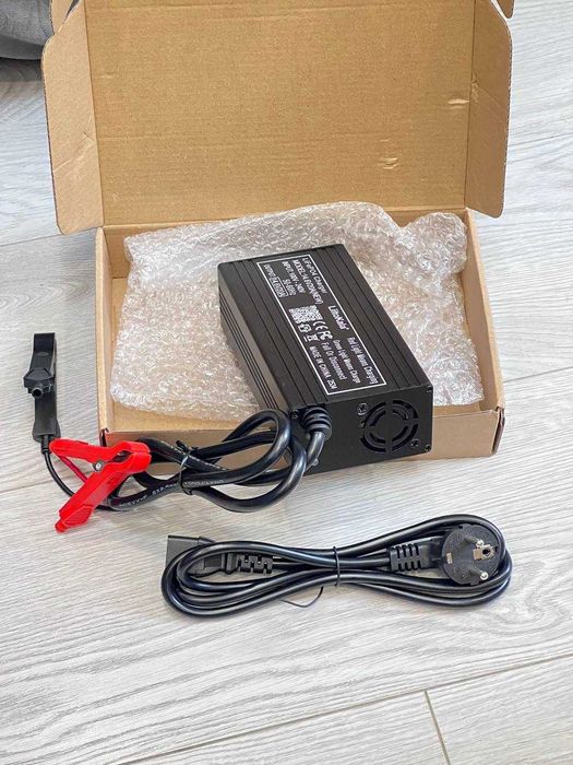 Зарядні пристрої LiFePo4 20А 14.6В  SJT-300E / Liitokala (видають 20А)