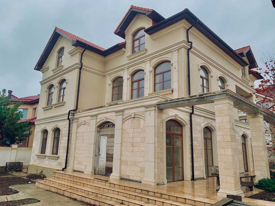 Продаётся дом у моря в Совиньоне — участок 15 соток, отдельно СПА-зона