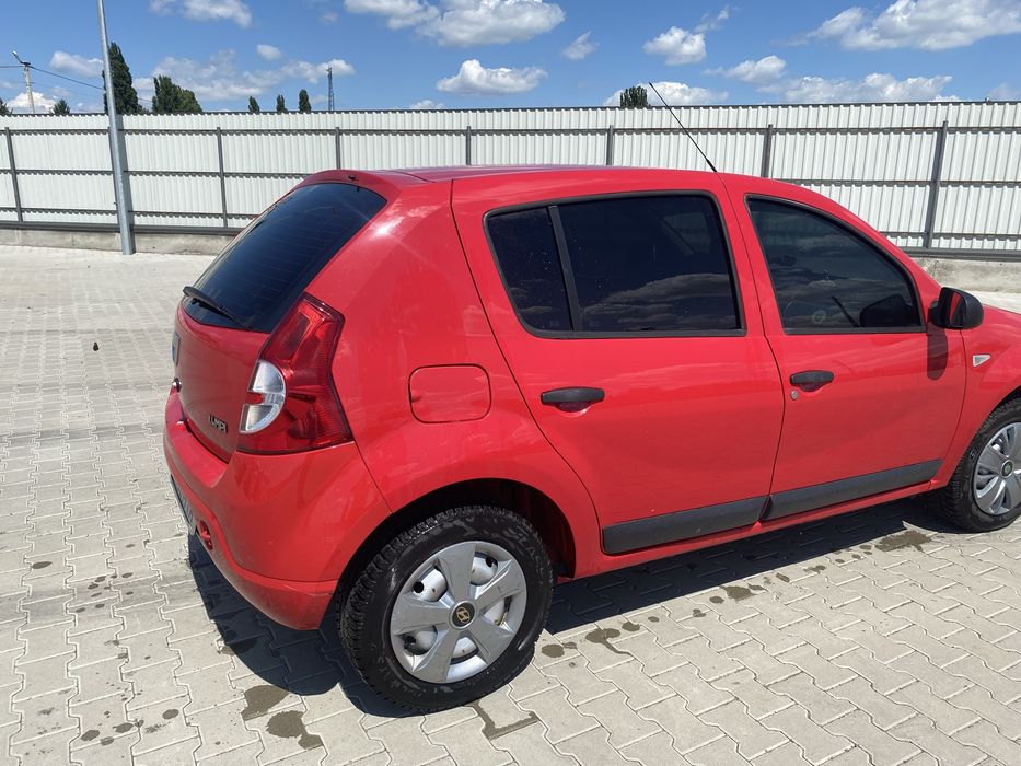 Дачія Сандеро в гарному стані