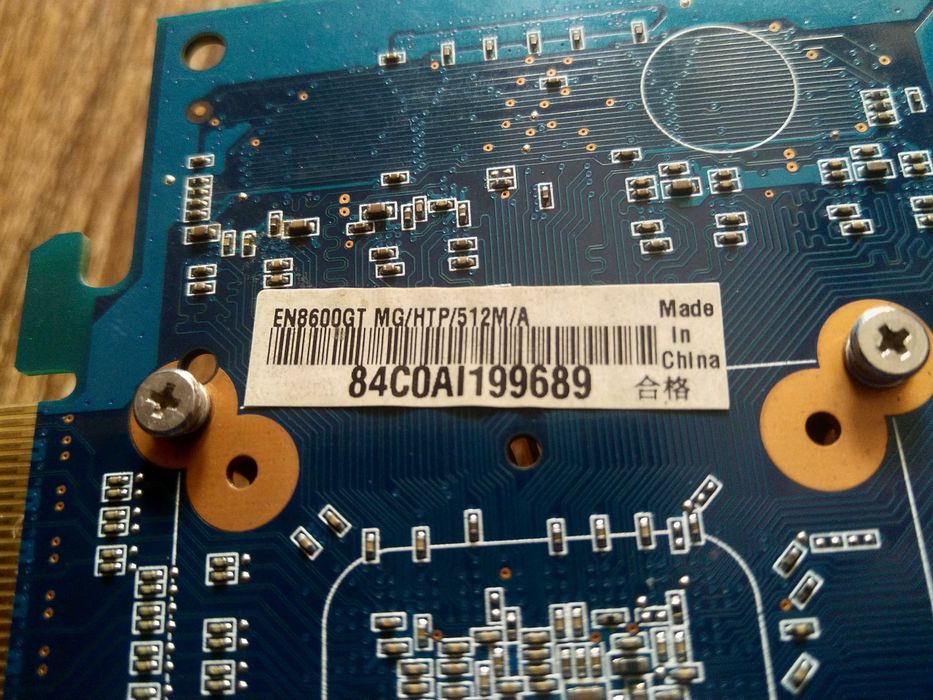 Asus 8600 GT 512MB (GDDR3 128Bit)