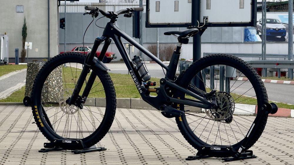 Forbidden Dreadnought AXS /enduro Deviate Santa Cruz