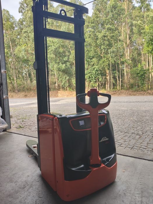 3900€+IVA , Linde 2000kg , Elevação 3,70 MT , ( porta paletes , Stacker , empilhador )