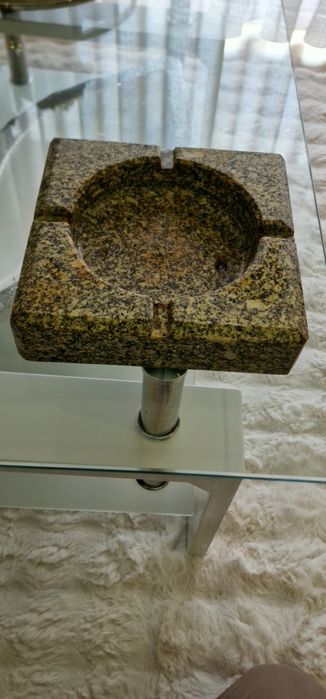 Cinzeiro em pedra mármore