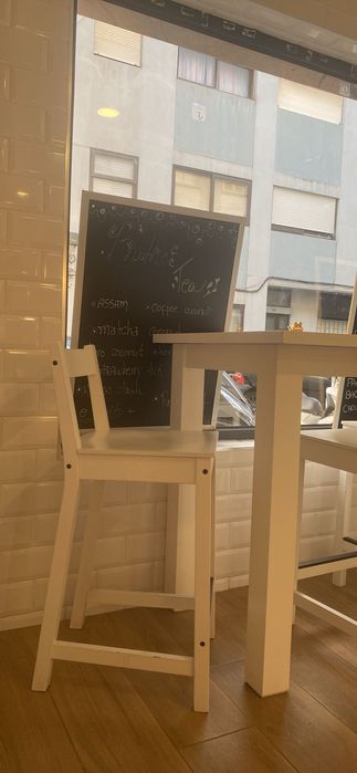 Mesa alta branca IKEA