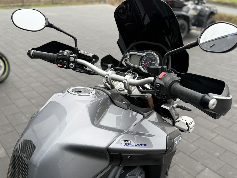 Triumph Tiger 1200 explorer z 2012r Niemcy bezwypadkowy ksiazka