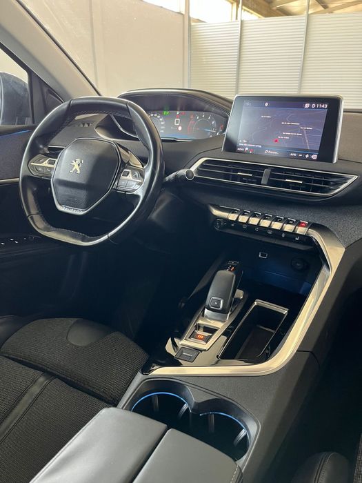 Peugeot 5008 allure  1.2 Puretec 130cv