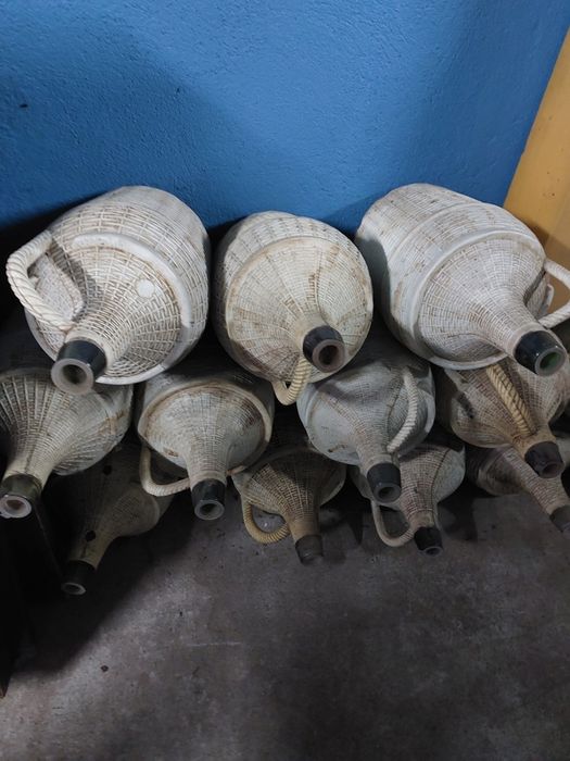 CUBAS de vinho em cimento + garrafas vidro + garrafões 5l
